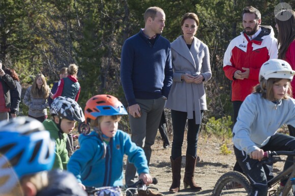 Le prince William et Kate Middleton, duc et duchesse de Cambridge, ont pu découvrir le parcours de mountain bike de Carcross, dans le Territoire du Yukon, le 28 septembre 2016, au cinquième jour de leur tournée royale au Canada.