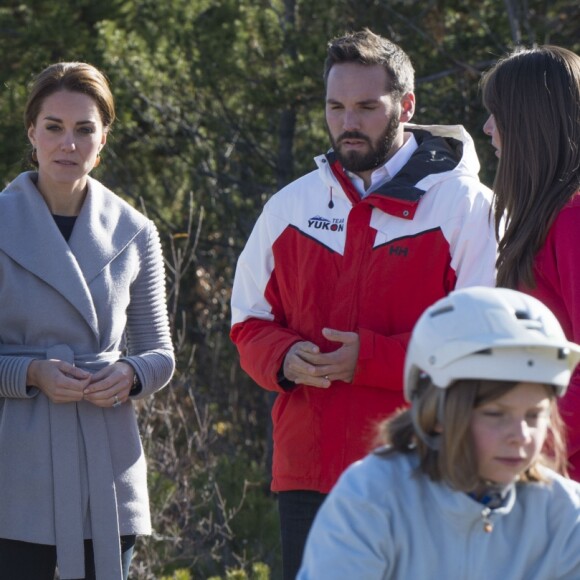 Le prince William et Kate Middleton, duc et duchesse de Cambridge, ont pu découvrir le parcours de mountain bike de Carcross, dans le Territoire du Yukon, le 28 septembre 2016, au cinquième jour de leur tournée royale au Canada.