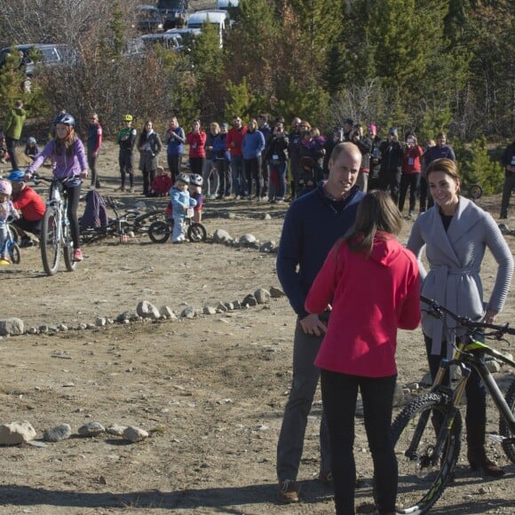 Le prince William et Kate Middleton, duc et duchesse de Cambridge, ont eu l'occasion de découvrir le parcours de mountain bike de Carcross, dans le Territoire du Yukon, le 28 septembre 2016, au cinquième jour de leur tournée royale au Canada.