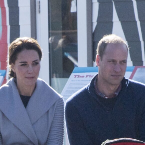 Le prince William et Kate Middleton, duc et duchesse de Cambridge, sont allés à la rencontre de la communauté de Carcross, fief des Premières Nations Carcross/Tagish, dans le Territoire du Yukon, le 28 septembre 2016, au cinquième jour de leur tournée royale au Canada.