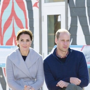 Le prince William et Kate Middleton, duc et duchesse de Cambridge, à la rencontre de la communauté de Carcross, dans le Territoire du Yukon, le 28 septembre 2016, au cinquième jour de leur tournée royale au Canada.