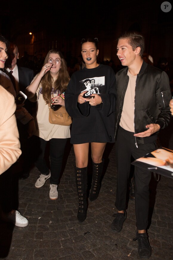 Adèle Exarchopoulos - Défilé FENTY PUMA by Rihanna (collection printemps-été 2017) à l'hôtel Salomon de Rothschild. Paris, le 28 septembre 2016.