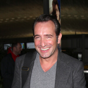 JEAN DUJARDIN . - L'EQUIPE DU FILM "THE ARTIST" A L'AEROPORT ROISSY CHARLES DE GAULLE SAMEDI 25 FEVRIER 2012 POUR PRENDRE LE VOL DE 13H30 POUR LOS ANGELES AFIN D'ASSISTER A LA 84 EME CEREMONIE DES OSCARS  "THE ARTIST" CAST AT ROISSY CDG AIRPORT ON SATURDAY MONRING 25 TH FEBRUARY TO CATCH A FLIGHT AT 13H30 FOR LOS ANGELES TO ATTEND THE OSCAR CEREMONY - 84 TH ACADEMY AWARDS25/02/2012 - ROISSY