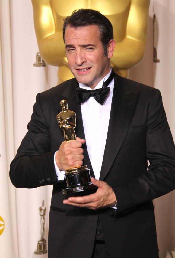 SALLE DE PRESSE - 84 EME CEREMONIE DES OSCARS A LOS ANGELES - 8815706 Celebrities pose in the press room at the 84th Annual Academy Awards held at the Hollywood & Highland Center on February 26, 2012 in Hollywood, CA. Pictured: Jean Dujardin26/02/2012 - LOS ANGELES
