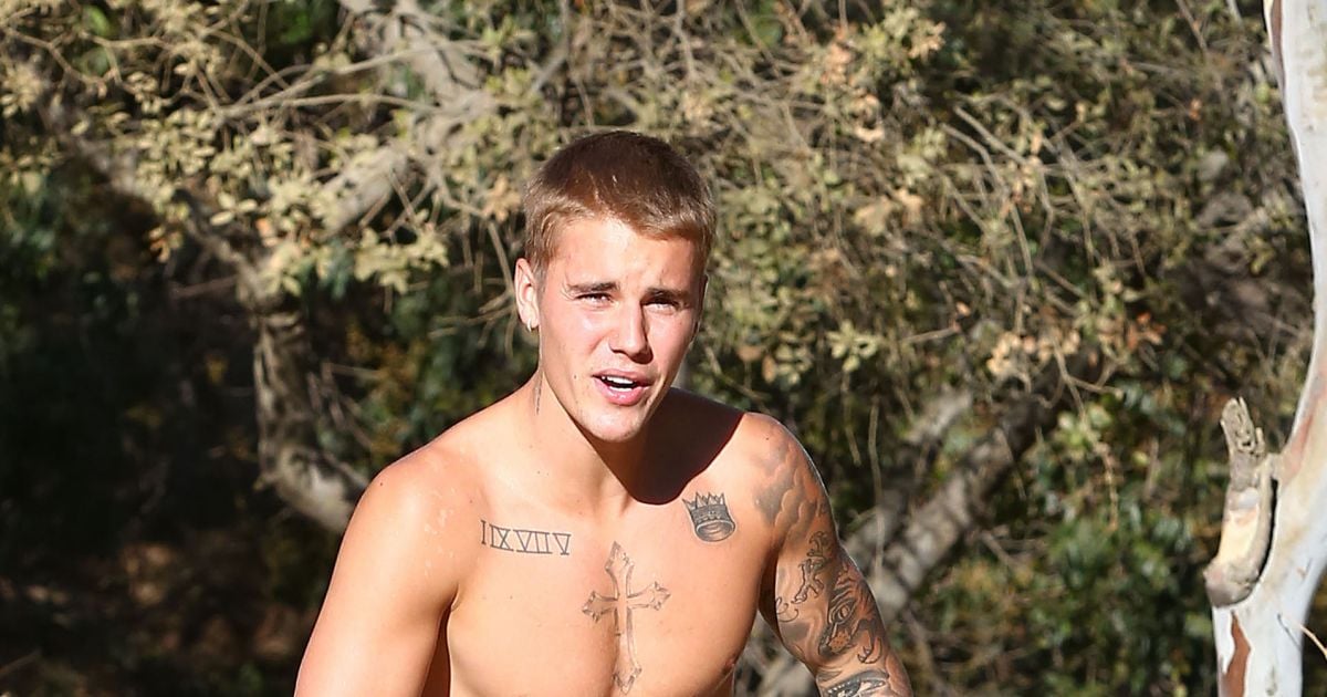 Justin Bieber se promène torse nu à Runyon Canyon à Hollywood le 3 septembre 2016. Purepeople