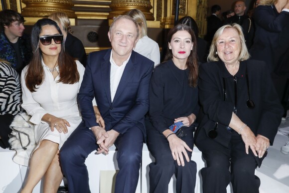 Salma Hayek, son mari François Henri Pinault, Marie-Agnès Gillot et Maryvonne Pinault - People au défilé de mode prêt-à-porter printemps-été 2017 "Stella McCartney" à Paris. Le 3 octobre 2016 © Olivier Borde / Bestimage  People at the S/S 2017 Stella McCartney fashion show in Paris. On october 3rd 201603/10/2016 - Paris