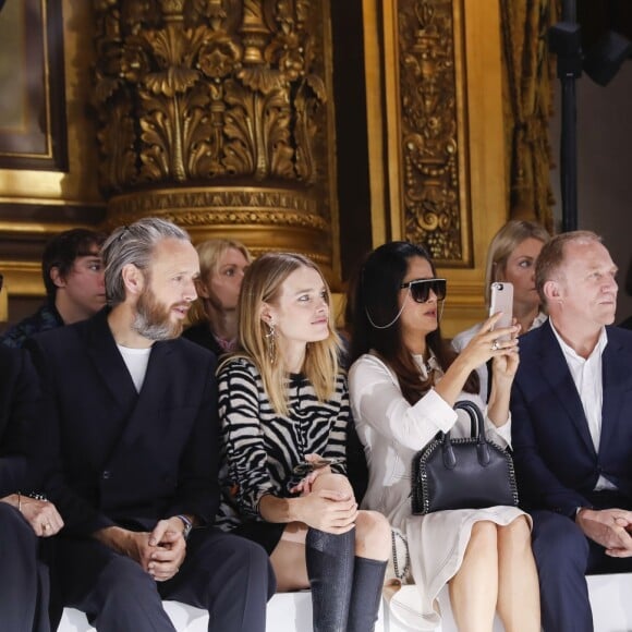 Rosemary Ferguson, James McCartney, Arizona Muse, Kristin Scott Thomas, Alasdhair Willis, Natalia Vodianova, Salma Hayek, Maryvonne Pinault, François-Henri Pinault et Marie-Agnès Gillot - Défilé de mode prêt-à-porter printemps-été 2017 "Stella McCartney" à l'Opéra Garnier. Paris, le 3 octobre 2016 © Olivier Borde / Bestimage