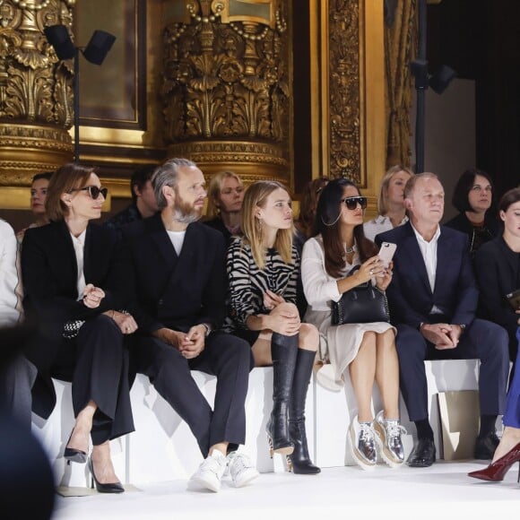 Rosemary Ferguson, James McCartney, Arizona Muse, Kristin Scott Thomas, Alasdhair Willis, Natalia Vodianova, Salma Hayek, Maryvonne Pinault, François-Henri Pinault et Marie-Agnès Gillot - Défilé de mode prêt-à-porter printemps-été 2017 "Stella McCartney" à l'Opéra Garnier. Paris, le 3 octobre 2016 © Olivier Borde / Bestimage