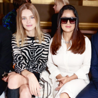 Fashion Week : Salma Hayek et Natalia Vodianova, voisines matinales à l'Opéra