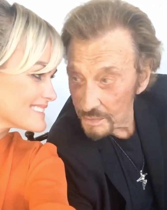 Johnny et Laeticia Hallyday célèbrent leurs retrouvailles en écoutant le tube "De l'amour", vidéo postée sur Instagram le 2 octobre 2016.