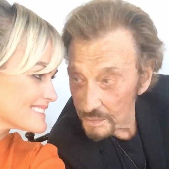 Johnny et Laeticia Hallyday célèbrent leurs retrouvailles en écoutant le tube "De l'amour", vidéo postée sur Instagram le 2 octobre 2016.