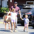Ben Affleck fait du shopping avec ses enfants Violet, Seraphina et Samuel à Los Angeles le 3 septembre 2016.
