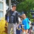Ben Affleck se balade avec sa fille Violet à Los Angeles, le 15 juillet 2015