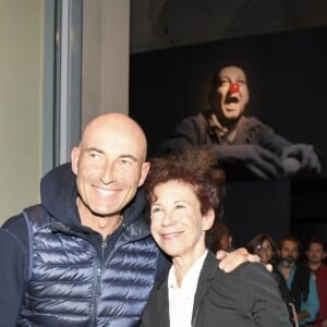 Nicolas Canteloup et Véronique Colucci - Vernissage presse de l'exposition "Coluche" à l'Hôtel de Ville de Paris le 5 octobre 2016. © Pierre Perusseau/Bestimage