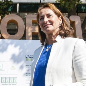 Ségolène Royal, Ministre de l'Environnement, de l'Energie et de la Mer a inauguré l'exposition "Cap sur la COP22". A Paris le 14 septembre 2016. © Pierre Perusseau / Bestimage