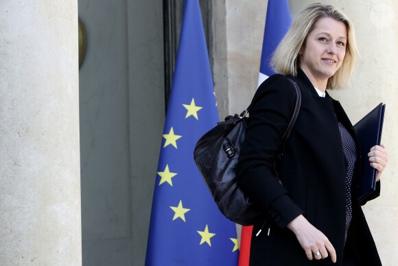 Barbara Pompili à la sortie du conseil des ministres du 20 avril 2016 à Paris au palais de l'Elysée.
