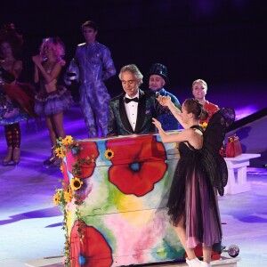 Andrea Bocelli et Carolina Kostner au spectacle "Intimissimi On Ice 2016" à l'Arena de Vérone. Italie, le 7 octobre 2016.