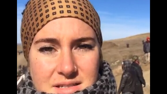 Shailene Woodley milite contre le Dakota Access Pipeline le 10 octobre 2016.