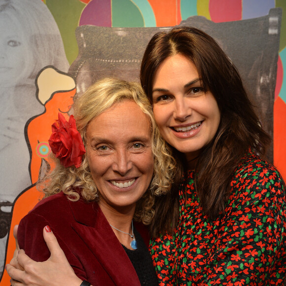 Valeria Attinelli et Helena Noguerra - Exposition "Gainsbourg Intime" à l'occasion de la sortie en avant-première du livre "Gainsbourg" à la galerie du Lucernaire à Paris le 10 octobre 2016. © Veeren/Bestimage