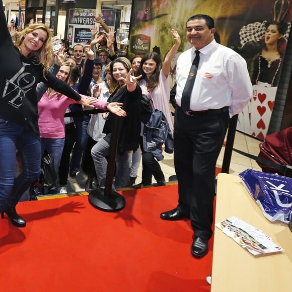 Exclusif - Ingrid Chauvin dédicace son livre "A coeur ouvert" qu'elle a sorti en 2015, dans l'attente de son nouveau livre "Croire au bonheur", qui sortira le 3 novembre 2016, à la galerie marchande Valence 2 à Valence, le samedi 8 octobre 2016. © Philippe Doignon/Bestimage