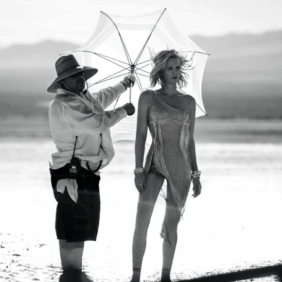 Making of : Charlize Theron, photographiée par Jean-Baptiste Mondino, pour la nouvelle campagne du parfum "J'adore" de Christian Dior, octobre 2016.
