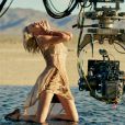 Making of : Charlize Theron, photographiée par Jean-Baptiste Mondino, pour la nouvelle campagne du parfum "J'adore" de Christian Dior, octobre 2016.