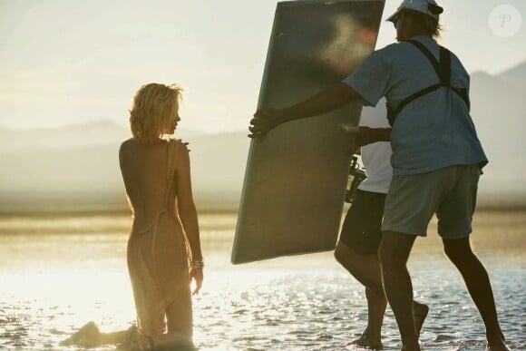 Making of : Charlize Theron, photographiée par Jean-Baptiste Mondino, pour la nouvelle campagne du parfum "J'adore" de Christian Dior, octobre 2016.