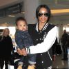 La chanteuse Ciara et son fils Future Wilburn à l'aéroport de Los Angeles le 15 janvier 201