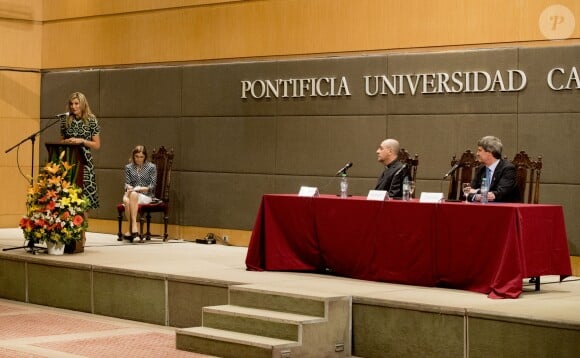 La reine Maxima des Pays-Bas, en visite en Argentine, a fait une intervention lors d'une conférence à l'Université catholique de Buenos Aires le 11 octobre 2016. Ses parents Jorge et Carmen et sa soeur Ines étaient venus la voir.