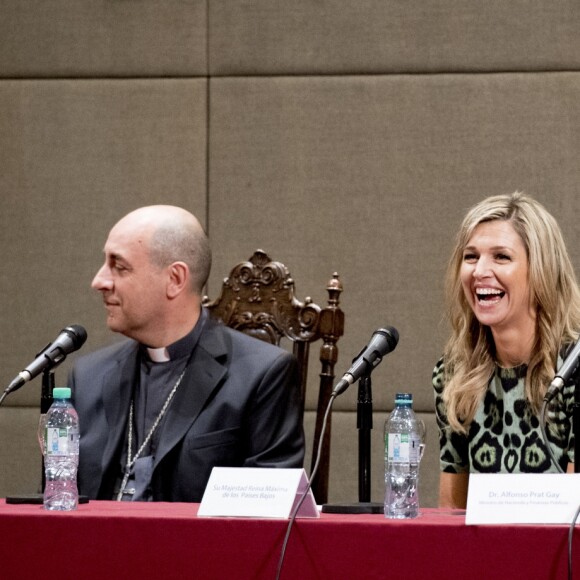 La reine Maxima des Pays-Bas, en visite en Argentine, a fait une intervention lors d'une conférence à l'Université catholique de Buenos Aires le 11 octobre 2016. Ses parents Jorge et Carmen et sa soeur Ines étaient venus la voir.