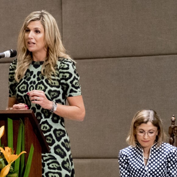 La reine Maxima des Pays-Bas, en visite en Argentine, a fait une intervention lors d'une conférence à l'Université catholique de Buenos Aires le 11 octobre 2016. Ses parents Jorge et Carmen et sa soeur Ines étaient venus la voir.