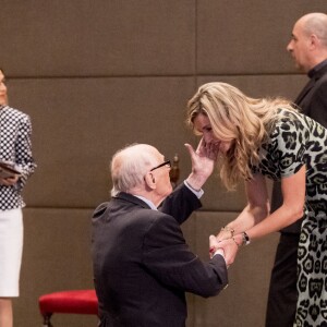 La reine Maxima des Pays-Bas, en visite en Argentine, a fait une intervention lors d'une conférence à l'Université catholique de Buenos Aires le 11 octobre 2016. Ses parents Jorge et Carmen et sa soeur Ines étaient venus la voir.