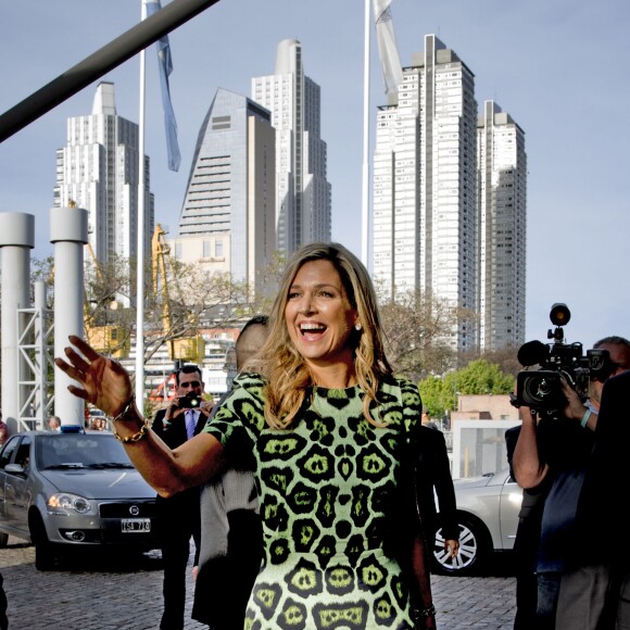 La reine Maxima des Pays-Bas, en visite en Argentine, a fait une intervention lors d'une conférence à l'Université catholique de Buenos Aires le 11 octobre 2016. Ses parents Jorge et Carmen et sa soeur Ines étaient venus la voir.