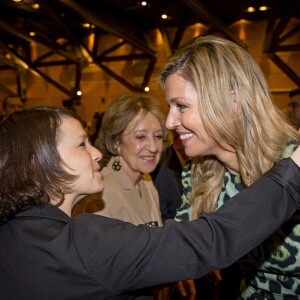 La reine Maxima des Pays-Bas a pu embrasser sa soeur Inés Zorreguieta Cerruti à l'Université catholique d'Argentine à Buenos Aires le 11 octobre 2016 lors d'une conférence qu'elle donnait en sa qualité d'ambassadrice spéciale du secrétaire général des Nations unies pour la finance inclusive.