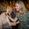 La reine Maxima des Pays-Bas a pu retrouver sa mère María del Carmen Cerruti Carricart à l'Université catholique d'Argentine à Buenos Aires le 11 octobre 2016 lors d'une conférence qu'elle donnait en sa qualité d'ambassadrice spéciale du secrétaire général des Nations unies pour la finance inclusive.