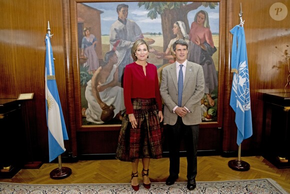 La reine Maxima des Pays-Bas rencontre le ministre des finances d'Argentine Alfonso Prat Gay à Buenos Aires le 12 octobre 2016. 12/10/2016 - Buenos Aires