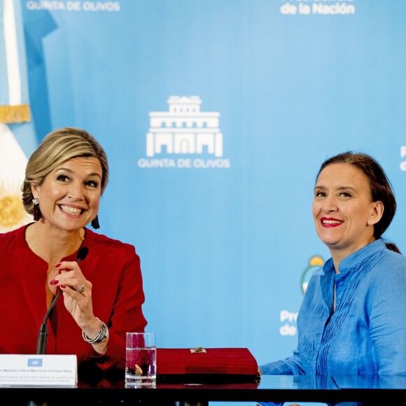 La reine Maxima des Pays-Bas a donné une conférence de presse avec Gabriela Michetti, membre de Proposition républicaine et vice-présidente de la Nation argentine, lors de son voyage officiel en Argentine. Le 12 octobre 2016  Queen Maxima during a press briefing with Gabriela Michetti on October 12, 2016 in Buenos Aires, Argentina. Queen Maxima visits Argentina in her role of special advocate of the Secretary-General of the United Nations for Inclusive Finance for Development12/10/2016 - Buenos Aires