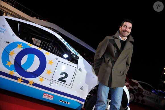Luc Alphand pose devant sa voiture lors de la conference de presse de la 25eme edition du Trophee Andros à Paris le 27 novembre 2013.