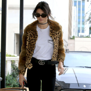Kendall Jenner et Scott Disick font du shopping chez Barneys New York à Beverly Hills, le 12 octobre 2016.