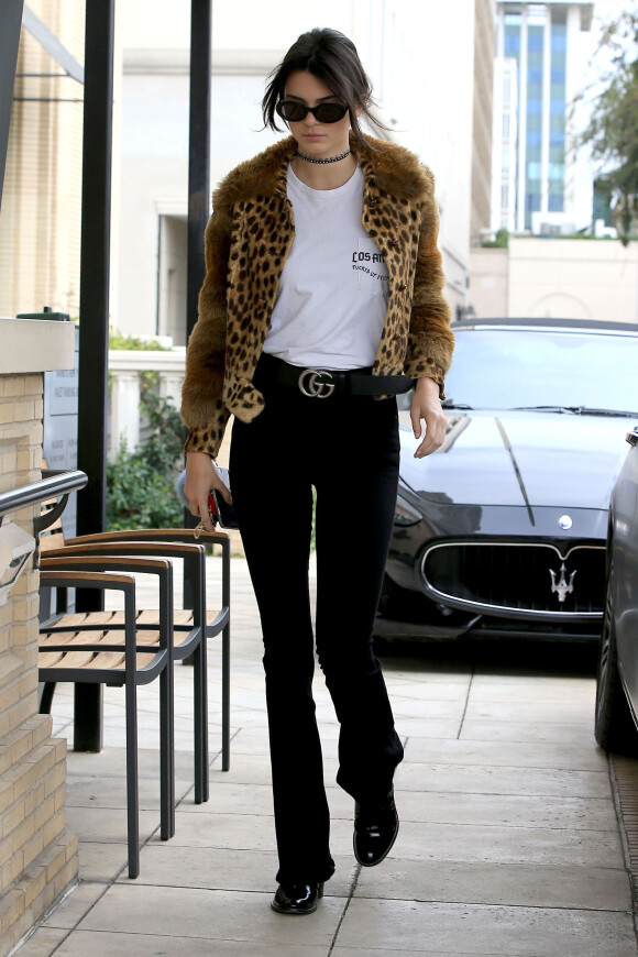 Kendall Jenner et Scott Disick font du shopping chez Barneys New York à Beverly Hills, le 12 octobre 2016.