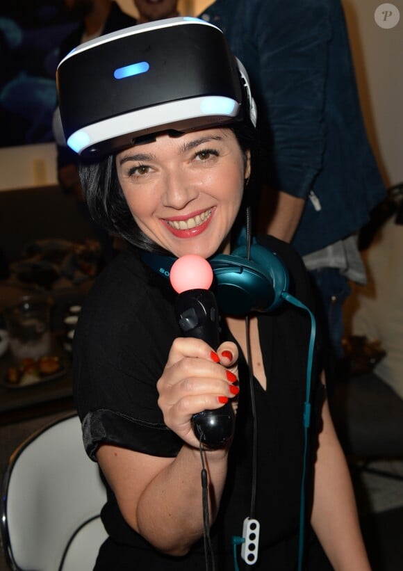 Sylvie Hoarau (du groupe Brigitte) lors de la soirée Experience PlayStation VR à Paris, France, le 13 octobre 2016.