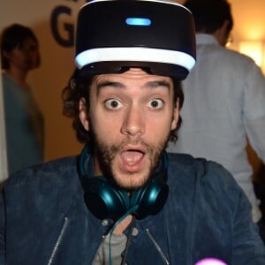 DJ Léo Lanvin lors de la soirée Experience PlayStation VR à Paris, France, le 13 octobre 2016.