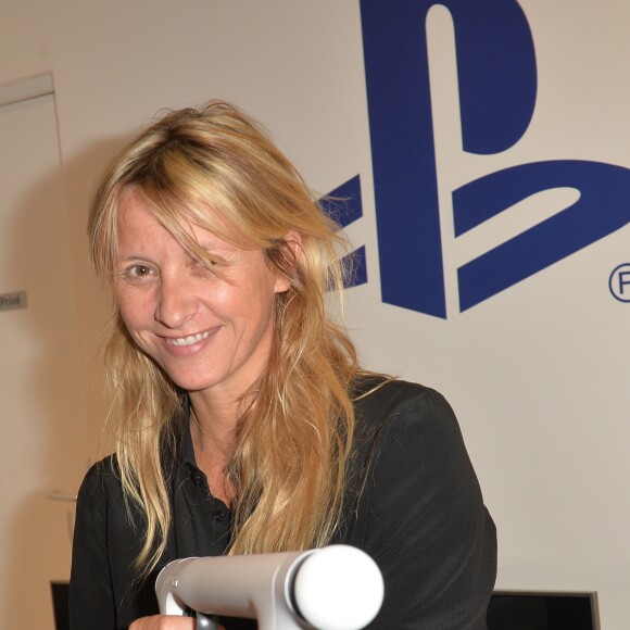 Sarah Lavoine lors de la soirée Experience PlayStation VR à Paris, France, le 13 octobre 2016.