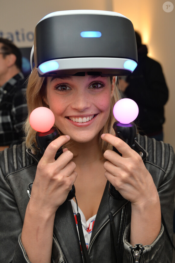 Exclusif - Camille Lou lors de la soirée Experience PlayStation VR à Paris, France, le 13 octobre 2016.