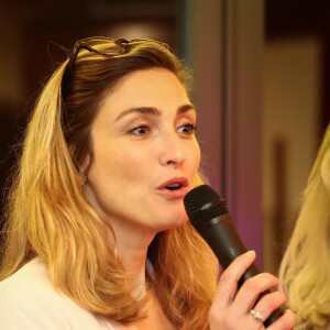 Julie Gayet lors de la soirée caritative à l'occasion du mois Octobre Rose, le 14 octobre 2016, au Château Roubine à Lorgues