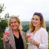 Julie Gayet et Valérie Rousselle lors de la soirée caritative à l'occasion du mois Octobre Rose, le 14 octobre 2016, au Château Roubine à Lorgues
