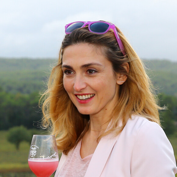 Julie Gayet lors de la soirée caritative à l'occasion du mois Octobre Rose, le 14 octobre 2016, au Château Roubine à Lorgues