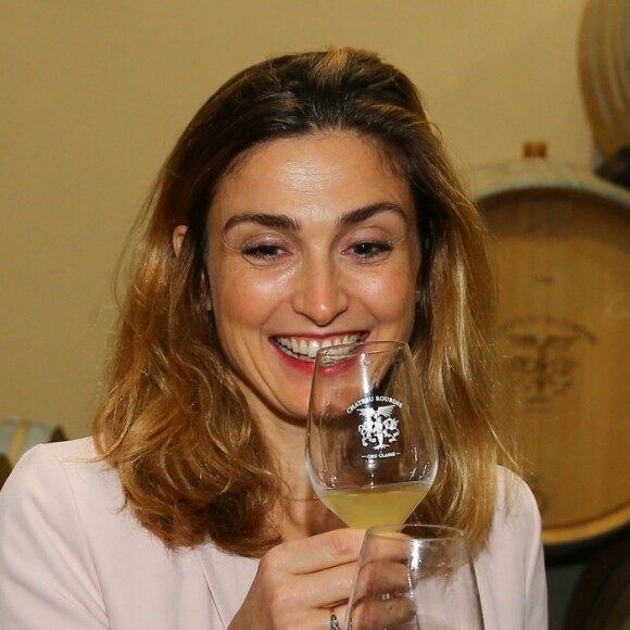 Julie Gayet et Valérie Rousselle lors de la soirée caritative à l'occasion du mois Octobre Rose, le 14 octobre 2016, au Château Roubine à Lorgues