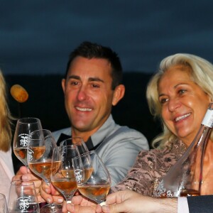 Julie Gayet et Valérie Rousselle lors de la soirée caritative à l'occasion du mois Octobre Rose, le 14 octobre 2016, au Château Roubine à Lorgues