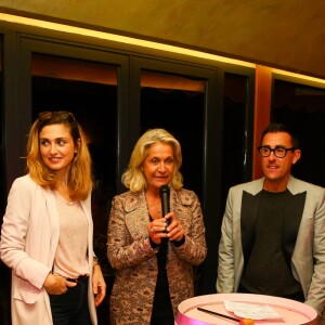 Julie Gayet et Valérie Rousselle lors de la soirée caritative à l'occasion du mois Octobre Rose, le 14 octobre 2016, au Château Roubine à Lorgues